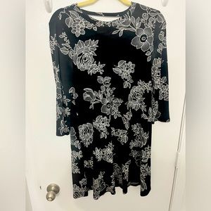 Black and white dress from the brand by&by.